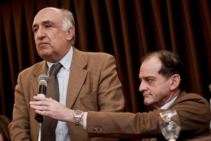 Guillermo Domenech y Guido Manini Rios durante la presentación del programa de gobierno de Cabildo Abierto. · Foto: Javier Calvelo, adhocFOTOS