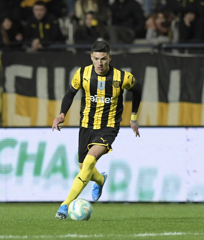 Darwin Núñez, de Peñarol, en el estadio Campeón del Siglo. · Foto: Sandro Pereyra Darwin Núñez, de Peñarol, en el estadio Campeón del Siglo. · Foto: Sandro Pereyra