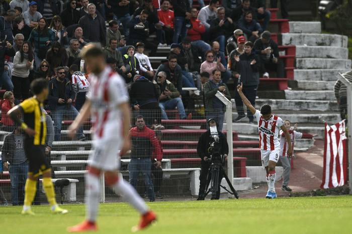 Matías Arezo convirtió el gol de River Plate ante Peñarol, en el Parque Saroldi.  · Foto: Fernando Morán