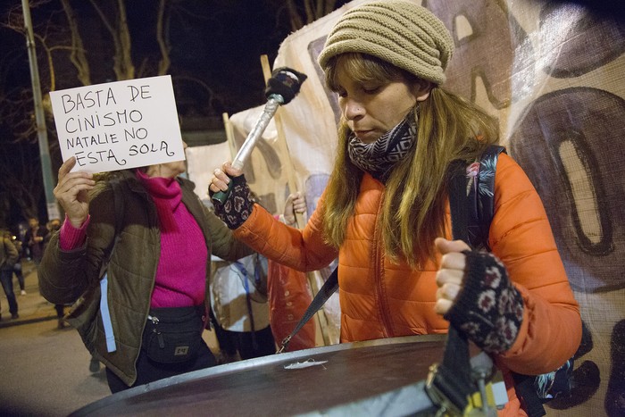 Movilización de colectivos feministas, exigiendo la revisión del fallo judicial contra Natalie, el 30 de agosto en plaza Cagancha. · Foto: .