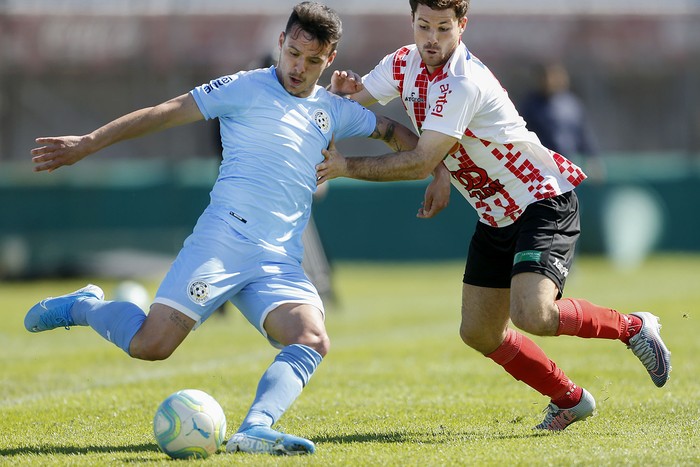 Torque y Villa Teresa, por la decimoquinta fecha del Campeonato Uruguayo de Segunda División, el 31 de agosto, en el Estadio Centenario. · Foto: Mariana Greif