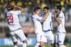 Thiago Vecino, Gabriel Neves, Gonzalo Castro, y Matías Viña, tras el segundo gol de Nacional ante Peñarol, convertido por Castro, en el estadio Centenario. · Foto: Fernando Morán Thiago Vecino, Gabriel Neves, Gonzalo Castro, y Matías Viña, tras el segundo gol de Nacional ante Peñarol, convertido por Castro, en el estadio Centenario. · Foto: Fernando Morán