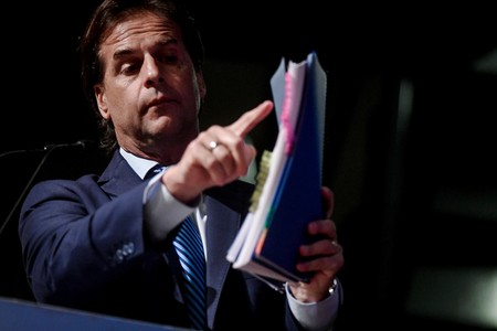Luis Lacalle Pou durante el Encuentro con Candidatos a la Presidencia 2019 del Comité Central Israelita del Uruguay en la Torre de las Comunicaciones el 2 de setiembre.
· Foto: Javier Calvelo, adhocFOTOS Luis Lacalle Pou durante el Encuentro con Candidatos a la Presidencia 2019 del Comité Central Israelita del Uruguay en la Torre de las Comunicaciones el 2 de setiembre.
· Foto: Javier Calvelo, adhocFOTOS