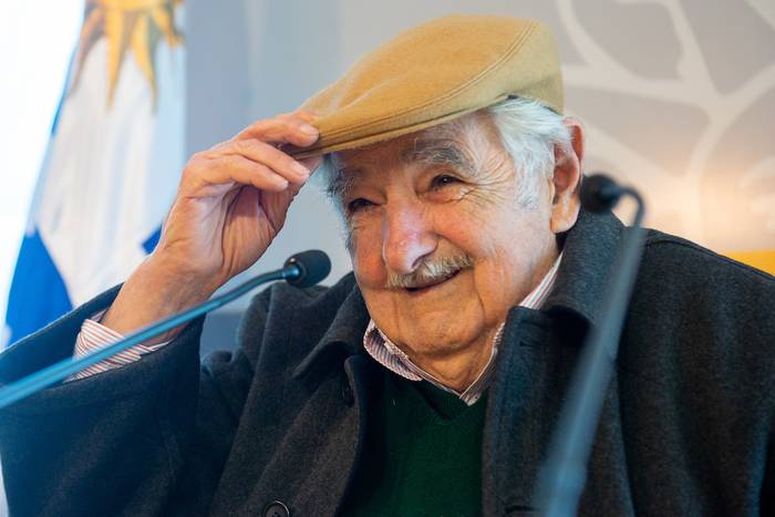 Foto principal del artículo 'Mujica cuestionó a los “grandes medios de comunicación” y a las conferencias de prensa del gobierno, que “acalambran”' · Foto:  Santiago Mazzarovich