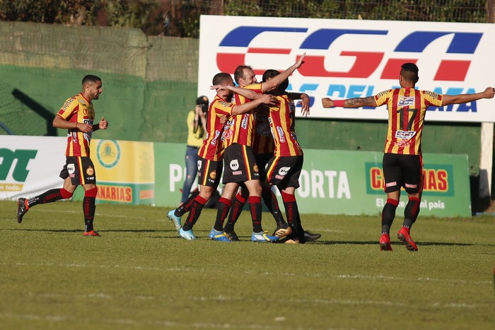 Jugadores de Progreso festejando un gol. · Foto: .