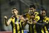 Luis Acevedo, Gastón Rodríguez y Jesús Trindade, tras el segundo gol de Peñarol a Plaza Colonia, en el estadio Campeón del Siglo. · Foto: Fernando Morán Luis Acevedo, Gastón Rodríguez y Jesús Trindade, tras el segundo gol de Peñarol a Plaza Colonia, en el estadio Campeón del Siglo. · Foto: Fernando Morán