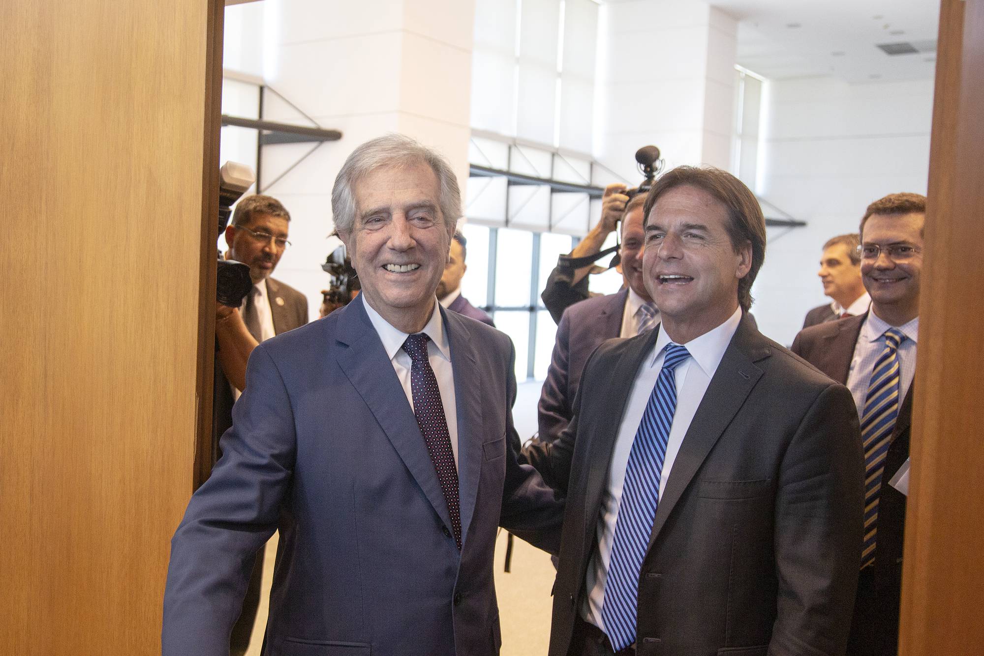 El presidente Tabaré Vázquez y el presidente electo, Luis Lacalle Pou, el 2 de diciembre, en la Torre Ejecutiva.