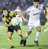 Facundo Pellistri, de Peñarol, y Mathías Laborda, de Nacional, el 11 de diciembre, durante la final del Torneo Clausura, en el estadio Centenario. Facundo Pellistri, de Peñarol, y Mathías Laborda, de Nacional, el 11 de diciembre, durante la final del Torneo Clausura, en el estadio Centenario.
