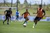 Maximiliano Araújo y José Luis Rodríguez, durante el entrenamiento de la sub 23, en el Complejo Uruguay Celeste . · Foto: Alessandro Maradei Maximiliano Araújo y José Luis Rodríguez, durante el entrenamiento de la sub 23, en el Complejo Uruguay Celeste . · Foto: Alessandro Maradei