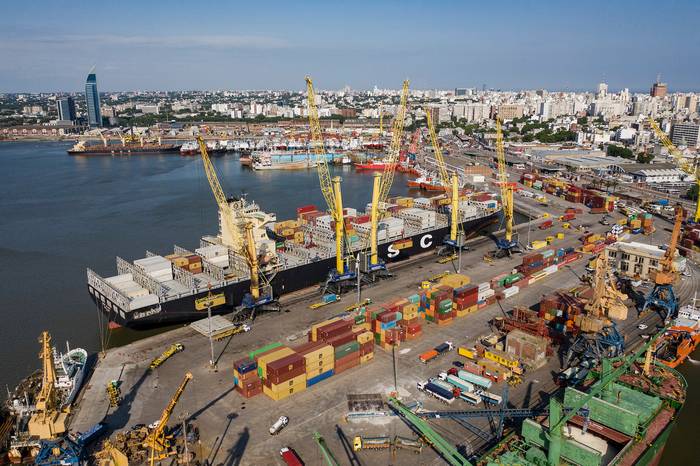Puerto de Montevideo (archivo, diciembre de 2019). · Foto: Nicolás Celaya, adhocfotos