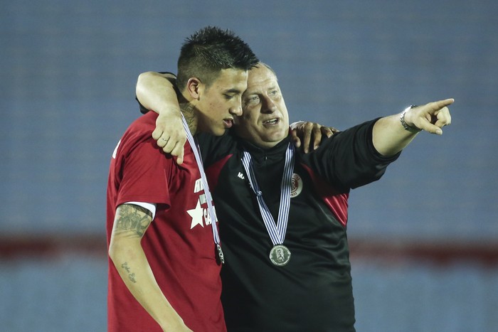 Robert Ergas y Alejandro Capuccio ayer en el Centenario · Foto: .