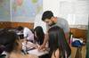 Danilo Rocumpaj, durante la clase de apoyo para Matemática, ayer, en el local de CADECYC. Danilo Rocumpaj, durante la clase de apoyo para Matemática, ayer, en el local de CADECYC.