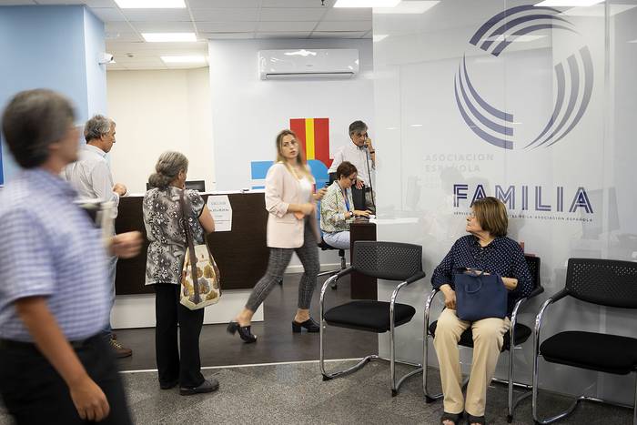 Oficina de La Española, el 3 de febrero, durante la apertura del corralito mutual. · Foto: Mariana Greif