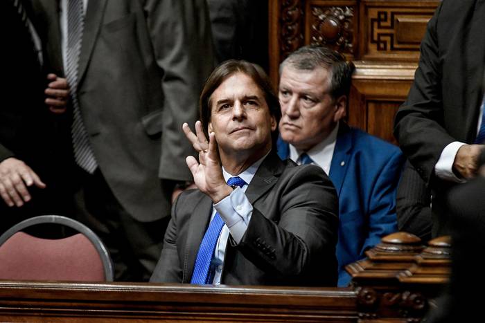 Luis Lacalle Pou, durante asunción de diputados en la inauguración de la Legislatura XLIX, en el Palacio Legislativo (archivo, febrero de 2020). · Foto: Javier Calvelo, adhocFOTOS