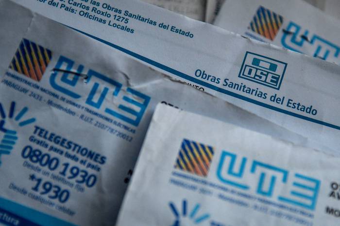 Foto principal del artículo 'Tarifas: UTE anunció suba para enero; este miércoles se oficializa aumento en OSE y decisión sobre combustibles' · Foto: Javier Calvelo, adhocFOTOS