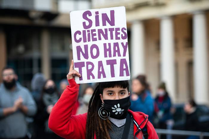 Movilización feminista contra la trata y la explotación sexual, en el marco de la convocatoria Ni Una Menos (archivo, junio de 2020). · Foto: Santiago Mazzarovich, adhocfotos