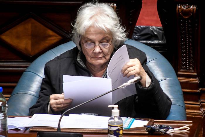 Lucía Topolansky, en la Cámara de Senadores del Palacio Legislativo (archivo, julio de 2020). · Foto: Javier Calvelo, adhocFOTOS