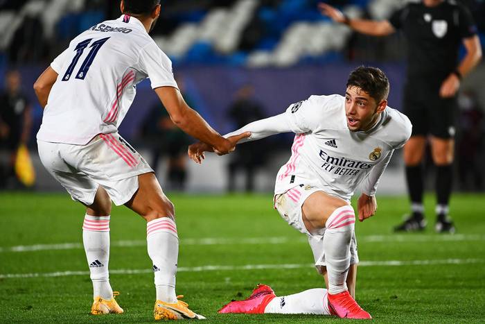 Federico Valverde, luego de anotar un gol, el 21 de octubre, durante un partido entre Real Madrid y Shakhtar Donetsk, en Madrid. · Foto: Gabriel Bouys, AFP