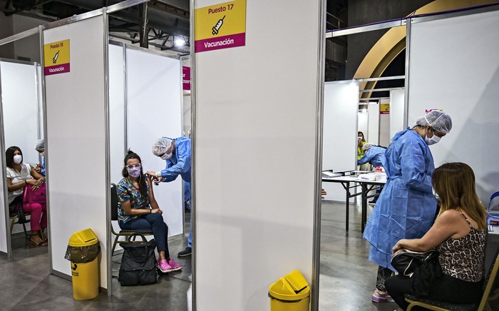 Jornada de vacunación en La Rural, Buenos Aires.  (archivo, marzo de 2021) · Foto: Ronaldo Schemidt, AFP