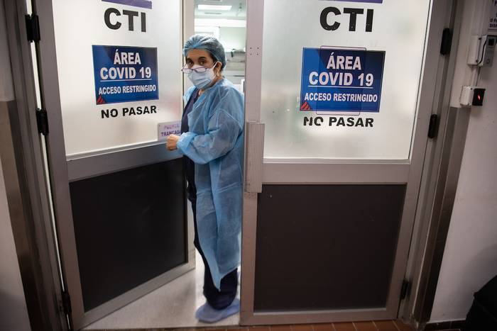 CTI azul del CASMU para pacientes con covid-19. · Foto: Santiago Mazzarovich, adhocfotos
