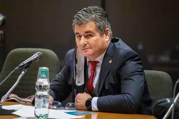 Guzmán Acosta y Lara durante la comisión de Industria, Energía y Minería, en el anexo del Palacio Legislativo, en Montevideo, el 30 de junio de 2021.