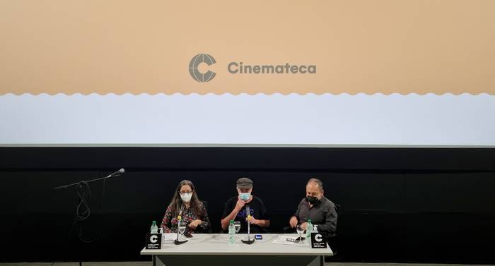 María José Santacreu, Gabriel Peveroni y Roberto Blatt, durante el lanzamiento del 39° Festival Cinematográfico Internacional del Uruguay en Cinemateca. Foto: Ignacio Alcuri