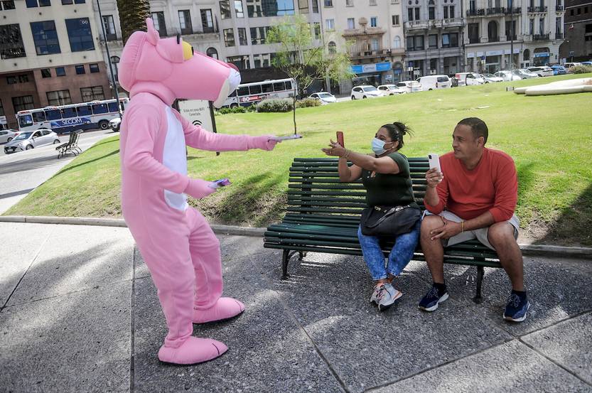 Campaña por el Si contra la LUC en la Plaza Independencia de Montevideo