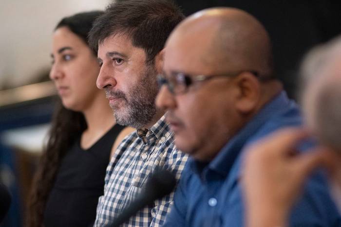 Mariana Capurro, Fernando Pereira y José Olivera durante la conferencia de prensa, ayer, en el PIT-CNT. · Foto: Pablo Vignali / adhocFOTOS
