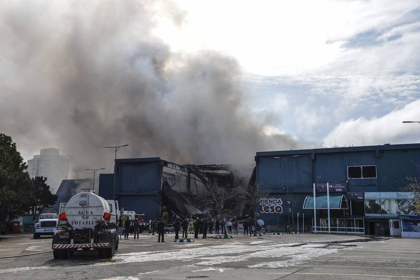 20220807 incendio Tienda Inglesa punta 2