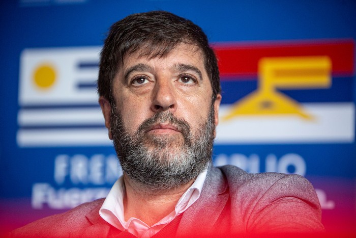 Fernando Pereira durante el homenaje al expresidente Tabaré Vázquez en el Club Arbolito del barrio La Teja en Montevideo (31.10.2022). · Foto: Mauricio Zina, adhocfotos