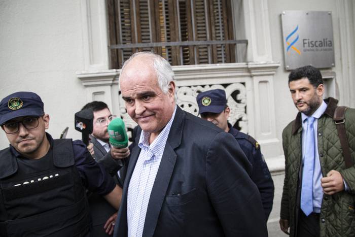 Gustavo Penadés, el 25 de mayo, a la salida de Fiscalía. · Foto: Camilo dos Santos