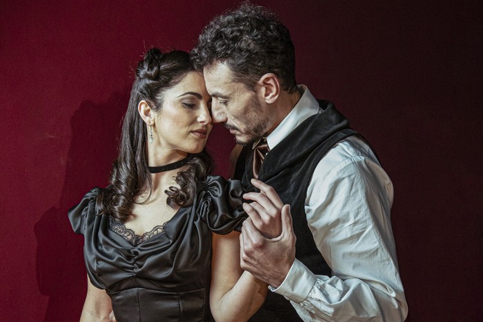Foto principal del artículo 'Para siempre la nada: atmósfera de época para pintar el amor'