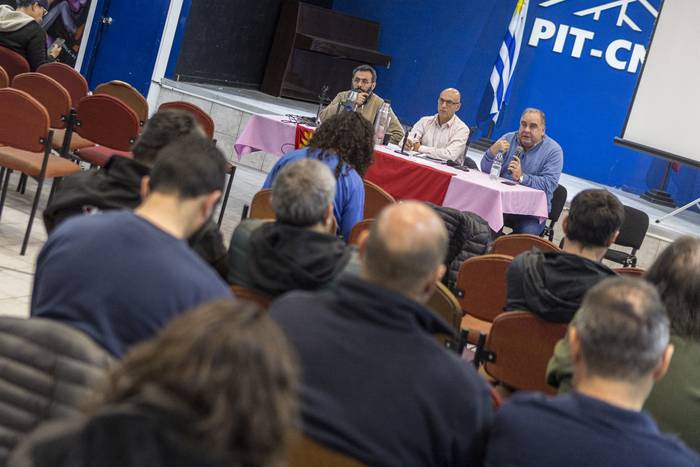 Gabriel Melgarejo, Marcelo Abdala y Joselo López, en la sede del PIT-CNT · Foto: Ernesto Ryan