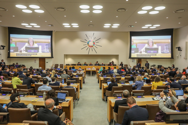 Intervención de la intendenta Carolina Cosse en el  Foro de Gobiernos Locales y Regionales, en la sede de Naciones Unidas. Foto: s/d de autor, Naciones Unidas.