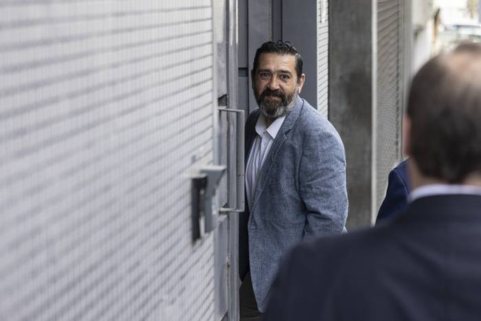 Marcelo Acuña, a la llegada al Juzgado de Juan Carlos Gómez. · Foto: Ernesto Ryan