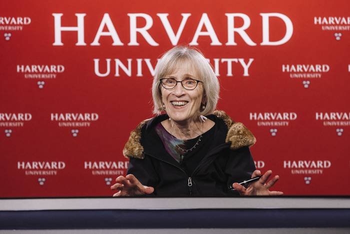 Claudia Goldin, durante una conferencia de prensa, tras ser nombrada Premio Nobel de Ciencias Económicas, el 9 de octubre, en la Universidad de Harvard, Cambridge, Massachusetts. · Foto: Carlin Siehl, Getty Images, AFP