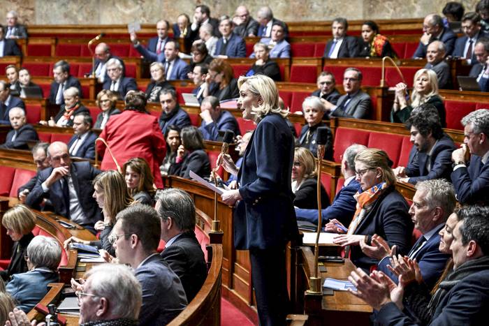 Marine Le Pen durante la Asamblea Nacional, el 5 de diciembre, en París. · Foto: Miguel Medina, AFP