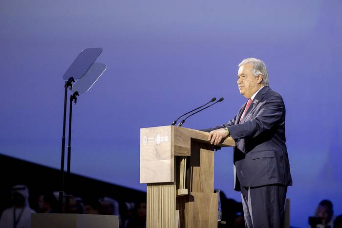 António Guterres, durante la ceremonia de apertura de la Cumbre COP28,  en la Expo City de Dubái, el 1º de diciembre de 2023. · Foto: AFP