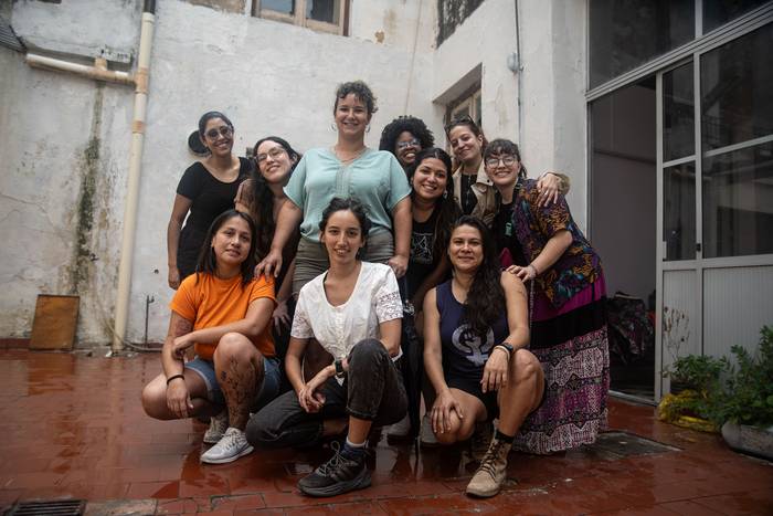 Integrantes del colectivo Mujeres de todos lados en Asociación Idas y Vueltas · Foto: Mara Quintero