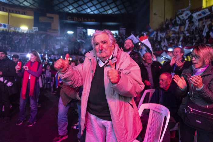 José Mujica, el 26 de junio de 2024, durante el cierre de campaña del Frente Amplio, hacia las elecciones internas. · Foto: Camilo dos Santos