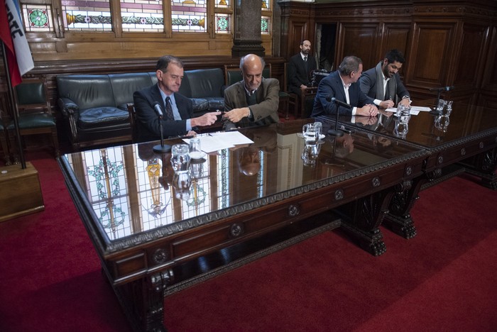 Guido Manini Ríos, Pablo Mieres, Álvaro Delgado y Andrés Ojeda, en el Palacio Legislativo. · Foto: Gianni Schiaffarino