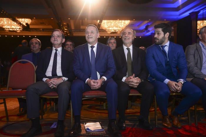 Guido Manini Ríos, Álvaro Delgado, Pablo Mieres y Andrés Ojeda, en el hotel Enjoy de Punta del Este. · Foto: Natalia Ayala