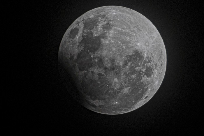 Foto principal del artículo 'Eclipse parcial de Luna: ¿cómo se vio desde Uruguay?' · Foto: Ernesto Ryan