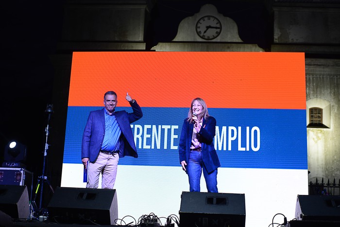 Yamandú Orsi y Carolina Cosse, el 9 de octubre en San Carlos. · Foto: Natalia Ayala