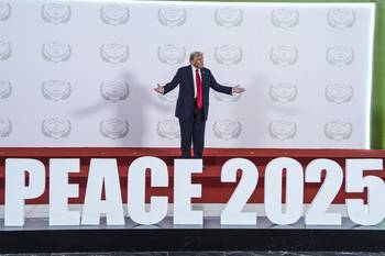 Donald Trump, durante una cumbre sobre Gaza, el 13 de octubre, en Sharm el-Sheikh, en Egipto. · Foto: AFP