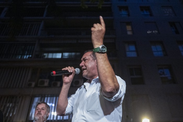 Sebastián Da Silva, el 2 de octubre, en la Plaza Cagancha. · Foto: Gianni Schiaffarino