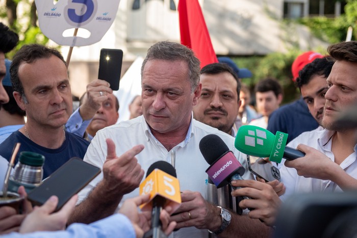 Álvaro Delgado en la concentración de la coalición, el 3 de noviembre, en Montevideo. · Foto: Hugo de León