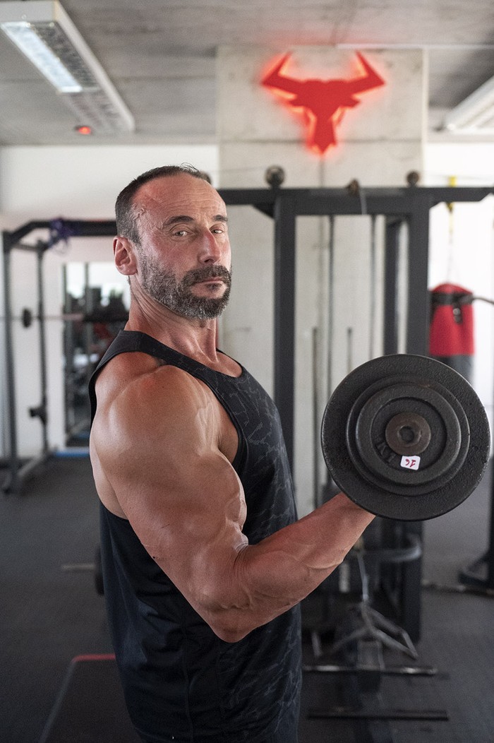 Bruno Cantele en su gimnasio. · Foto: Alessandro Maradei