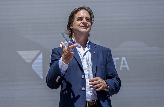 Luis Lacalle Pou en la inauguración de las obras de Zona Franca de Servicios del Plata, en Colonia del Sacramento. (archivo, octubre de 2024). · Foto: Ignacio Dotti