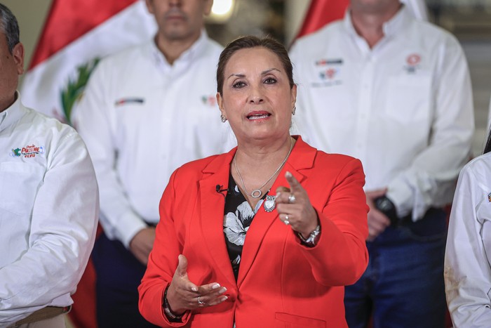 Dina Boluarte, junto a sus ministros, el 13 de diciembre, en Lima. · Foto: Presidencia Perú